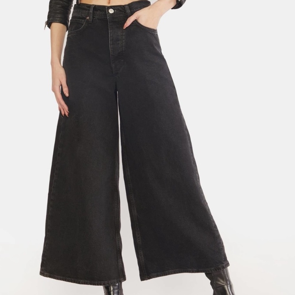 FREE PEOPLE Landry High Rise Super Wide Leg Crop Jeans size 30 Black Button Fly
